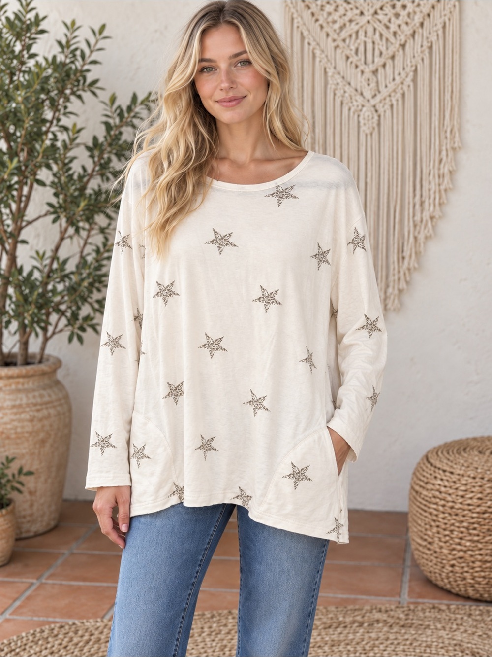 154 NWOT easel Cream Star Print Long Sleeve Tee with Pockets Oversized Small